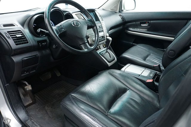 Lexus RX 9