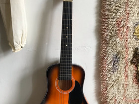Pieni kitara, Kitarat, bassot ja vahvistimet, Musiikki ja soittimet, Helsinki, Tori.fi Pieni kitara, Kitarat, bassot ja vahvistimet, Musiikki ja soittimet, Helsinki, Tori.fi