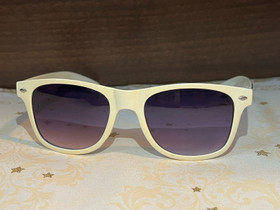 Ray ban aurinkolasit, Muut asusteet, Asusteet ja kellot, Kajaani, Tori.fi Ray ban aurinkolasit, Muut asusteet, Asusteet ja kellot, Kajaani, Tori.fi