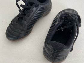 Adidas Copa sisäpelikengät 28, Jalkapallo, Urheilu ja ulkoilu, Oulu, Tori.fi Adidas Copa sisäpelikengät 28, Jalkapallo, Urheilu ja ulkoilu, Oulu, Tori.fi