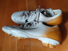 Nike jalkapallokengät, Jalkapallo, Urheilu ja ulkoilu, Kempele, Tori.fi Nike jalkapallokengät, Jalkapallo, Urheilu ja ulkoilu, Kempele, Tori.fi