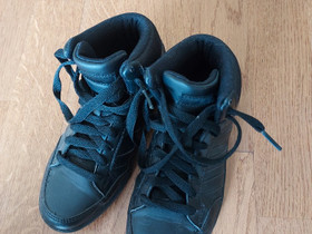 Adidas koko 33, Lastenvaatteet ja kengät, Turku, Tori.fi Adidas koko 33, Lastenvaatteet ja kengät, Turku, Tori.fi