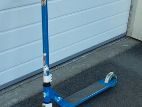 Dominator Bomber skootti, Rullaluistelu ja skeittaus, Urheilu ja ulkoilu, Sodankylä, Tori.fi Dominator Bomber skootti, Rullaluistelu ja skeittaus, Urheilu ja ulkoilu, Sodankylä, Tori.fi