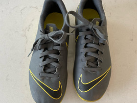 Nike Mercurial nappikset 33, Jalkapallo, Urheilu ja ulkoilu, Jyväskylä, Tori.fi Nike Mercurial nappikset 33, Jalkapallo, Urheilu ja ulkoilu, Jyväskylä, Tori.fi