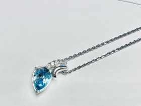 Swarovski-kaulakoru, Kellot ja korut, Asusteet ja kellot, Nokia, Tori.fi Swarovski-kaulakoru, Kellot ja korut, Asusteet ja kellot, Nokia, Tori.fi