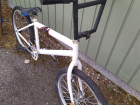 BMX- polkupyörä, Muut pyörät, Polkupyörät ja pyöräily, Paltamo, Tori.fi BMX- polkupyörä, Muut pyörät, Polkupyörät ja pyöräily, Paltamo, Tori.fi