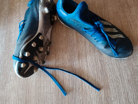 Adidas nappikset, Jalkapallo, Urheilu ja ulkoilu, Pori, Tori.fi Adidas nappikset, Jalkapallo, Urheilu ja ulkoilu, Pori, Tori.fi