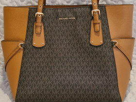 Michael Kors Voyager, Laukut ja hatut, Asusteet ja kellot, Riihimäki, Tori.fi Michael Kors Voyager, Laukut ja hatut, Asusteet ja kellot, Riihimäki, Tori.fi