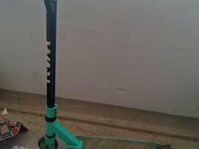 Warp Scootti/potkulauta, Laskettelu ja lautailu, Urheilu ja ulkoilu, Helsinki, Tori.fi Warp Scootti/potkulauta, Laskettelu ja lautailu, Urheilu ja ulkoilu, Helsinki, Tori.fi