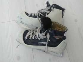 Maalivahdin luistimet Bauer 37,5, Jääkiekko ja luistelu, Urheilu ja ulkoilu, Kerava, Tori.fi Maalivahdin luistimet Bauer 37,5, Jääkiekko ja luistelu, Urheilu ja ulkoilu, Kerava, Tori.fi