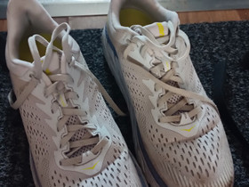 Hoka Clifton 7 41, Juoksu ja lenkkeily, Urheilu ja ulkoilu, Oulu, Tori.fi Hoka Clifton 7 41, Juoksu ja lenkkeily, Urheilu ja ulkoilu, Oulu, Tori.fi