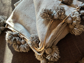 Pom-pom peite, Matot ja tekstiilit, Sisustus ja huonekalut, Oulainen, Tori.fi Pom-pom peite, Matot ja tekstiilit, Sisustus ja huonekalut, Oulainen, Tori.fi