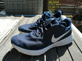 Nike lenkkarit koko 43, Juoksu ja lenkkeily, Urheilu ja ulkoilu, Vantaa, Tori.fi Nike lenkkarit koko 43, Juoksu ja lenkkeily, Urheilu ja ulkoilu, Vantaa, Tori.fi