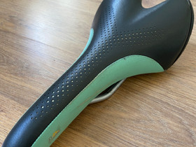 Fizik satula, Pyörätarvikkeet ja kypärät, Polkupyörät ja pyöräily, Tampere, Tori.fi Fizik satula, Pyörätarvikkeet ja kypärät, Polkupyörät ja pyöräily, Tampere, Tori.fi