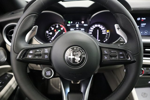 Alfa Romeo Stelvio 12
