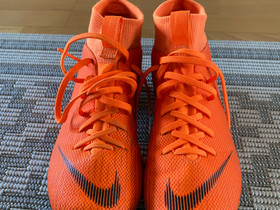 Nike Mercurial nappulat 33, Jalkapallo, Urheilu ja ulkoilu, Oulu, Tori.fi Nike Mercurial nappulat 33, Jalkapallo, Urheilu ja ulkoilu, Oulu, Tori.fi