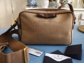 Prada crossbody, Laukut ja hatut, Asusteet ja kellot, Helsinki, Tori.fi Prada crossbody, Laukut ja hatut, Asusteet ja kellot, Helsinki, Tori.fi
