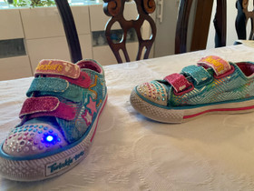 SKECHERS LED vilkkuva tennarit 27 koko, Lastenvaatteet ja kengät, Helsinki, Tori.fi SKECHERS LED vilkkuva tennarit 27 koko, Lastenvaatteet ja kengät, Helsinki, Tori.fi