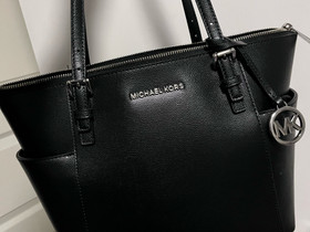 Ew tz tote Michael Kors, Laukut ja hatut, Asusteet ja kellot, Iitti, Tori.fi Ew tz tote Michael Kors, Laukut ja hatut, Asusteet ja kellot, Iitti, Tori.fi