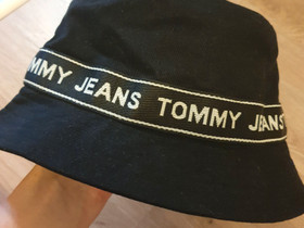 Tommy Hilfiger musta kalastajahattu, Laukut ja hatut, Asusteet ja kellot, Pieksämäki, Tori.fi Tommy Hilfiger musta kalastajahattu, Laukut ja hatut, Asusteet ja kellot, Pieksämäki, Tori.fi