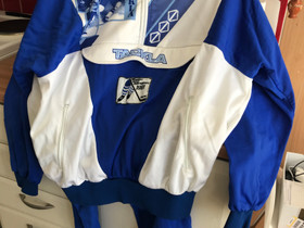 Vuoden 1991 MM kunniaksi ostettu verryttelyasy Jää, Muu urheilu ja ulkoilu, Urheilu ja ulkoilu, Helsinki, Tori.fi Vuoden 1991 MM kunniaksi ostettu verryttelyasy Jää, Muu urheilu ja ulkoilu, Urheilu ja ulkoilu, Helsinki, Tori.fi