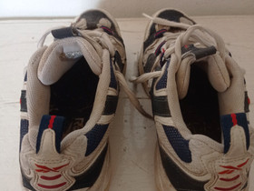 Reebok,retrotossut,koko 37.5, Juoksu ja lenkkeily, Urheilu ja ulkoilu, Oulu, Tori.fi Reebok,retrotossut,koko 37.5, Juoksu ja lenkkeily, Urheilu ja ulkoilu, Oulu, Tori.fi