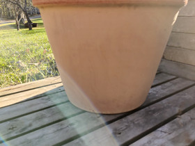 Suuri ruukku, Ruukut, kivet ja koristeet, Piha ja puutarha, Liperi, Tori.fi Suuri ruukku, Ruukut, kivet ja koristeet, Piha ja puutarha, Liperi, Tori.fi