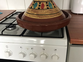 Tagine-pata (Marokosta), Keittiövälineet, Keittiötarvikkeet ja astiat, Helsinki, Tori.fi Tagine-pata (Marokosta), Keittiövälineet, Keittiötarvikkeet ja astiat, Helsinki, Tori.fi