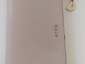 DKNY vaaleanpunainen lompakko, Muut asusteet, Asusteet ja kellot, Loppi, Tori.fi DKNY vaaleanpunainen lompakko, Muut asusteet, Asusteet ja kellot, Loppi, Tori.fi