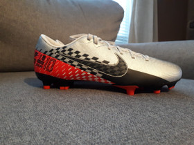 Uudet Nike Neymar nappikset koko 39, Jalkapallo, Urheilu ja ulkoilu, Pori, Tori.fi Uudet Nike Neymar nappikset koko 39, Jalkapallo, Urheilu ja ulkoilu, Pori, Tori.fi