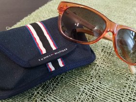 Tommy Hilfiger aurinkolasit, Muut asusteet, Asusteet ja kellot, Espoo, Tori.fi Tommy Hilfiger aurinkolasit, Muut asusteet, Asusteet ja kellot, Espoo, Tori.fi