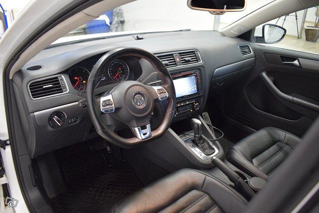 Volkswagen Jetta 8