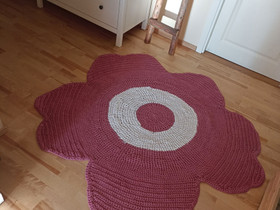 Iso ja näyttävä virkattu matto, Matot ja tekstiilit, Sisustus ja huonekalut, Pori, Tori.fi Iso ja näyttävä virkattu matto, Matot ja tekstiilit, Sisustus ja huonekalut, Pori, Tori.fi