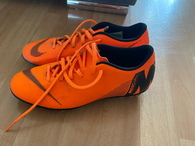 Nike Mercurial nappikset koko 40,5, Jalkapallo, Urheilu ja ulkoilu, Rovaniemi, Tori.fi Nike Mercurial nappikset koko 40,5, Jalkapallo, Urheilu ja ulkoilu, Rovaniemi, Tori.fi