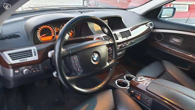 BMW 750 16