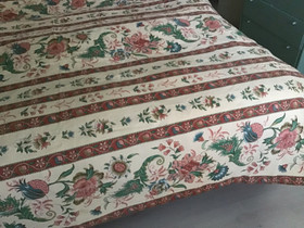 Retro,80 luku,päiväpeitto,150x224,3 tyynynpäällist, Matot ja tekstiilit, Sisustus ja huonekalut, Parainen, Tori.fi Retro,80 luku,päiväpeitto,150x224,3 tyynynpäällist, Matot ja tekstiilit, Sisustus ja huonekalut, Parainen, Tori.fi