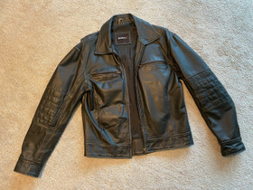 Biker -nahkatakki (48/50), Ajoasut, kengät ja kypärät, Mototarvikkeet ja varaosat, Porvoo, Tori.fi Biker -nahkatakki (48/50), Ajoasut, kengät ja kypärät, Mototarvikkeet ja varaosat, Porvoo, Tori.fi