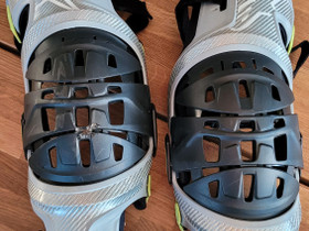 Alpinestars Bionic polvituet, Ajoasut, kengät ja kypärät, Mototarvikkeet ja varaosat, Siilinjärvi, Tori.fi Alpinestars Bionic polvituet, Ajoasut, kengät ja kypärät, Mototarvikkeet ja varaosat, Siilinjärvi, Tori.fi