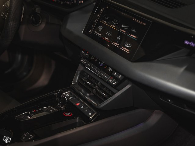 Audi E-Tron GT 9