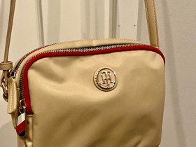 Tommy Hilfiger Poppy bag, Laukut ja hatut, Asusteet ja kellot, Janakkala, Tori.fi Tommy Hilfiger Poppy bag, Laukut ja hatut, Asusteet ja kellot, Janakkala, Tori.fi