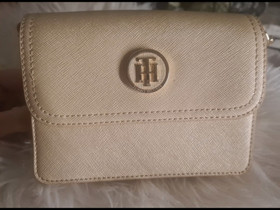 Tommy Hilfiger pikkulaukku, Laukut ja hatut, Asusteet ja kellot, Lahti, Tori.fi Tommy Hilfiger pikkulaukku, Laukut ja hatut, Asusteet ja kellot, Lahti, Tori.fi
