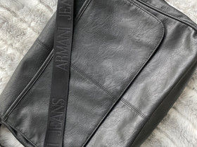 Miesten Armani Jeans laukku, Laukut ja hatut, Asusteet ja kellot, Orimattila, Tori.fi Miesten Armani Jeans laukku, Laukut ja hatut, Asusteet ja kellot, Orimattila, Tori.fi