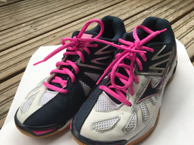 Mizuno sisäpelikengät 36,5, Pelit ja muut harrastukset, Tampere, Tori.fi Mizuno sisäpelikengät 36,5, Pelit ja muut harrastukset, Tampere, Tori.fi