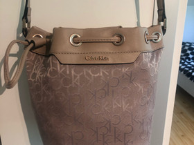 Calvin Klein laukku, Laukut ja hatut, Asusteet ja kellot, Turku, Tori.fi Calvin Klein laukku, Laukut ja hatut, Asusteet ja kellot, Turku, Tori.fi