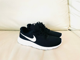 Uudet Nike Tanjun lenkkarit, Vaatteet ja kengät, Tampere, Tori.fi Uudet Nike Tanjun lenkkarit, Vaatteet ja kengät, Tampere, Tori.fi