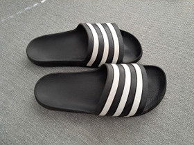 Adidas sandaalit, Vaatteet ja kengät, Pomarkku, Tori.fi Adidas sandaalit, Vaatteet ja kengät, Pomarkku, Tori.fi