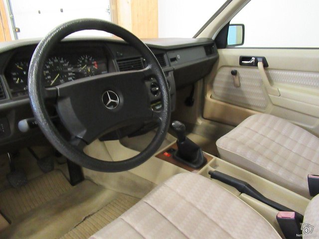 Mercedes-Benz 190 9