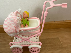 Vintage Barbie Krissy vauva rattaat (harvinainen), Lelut ja pelit, Lastentarvikkeet ja lelut, Helsinki, Tori.fi Vintage Barbie Krissy vauva rattaat (harvinainen), Lelut ja pelit, Lastentarvikkeet ja lelut, Helsinki, Tori.fi