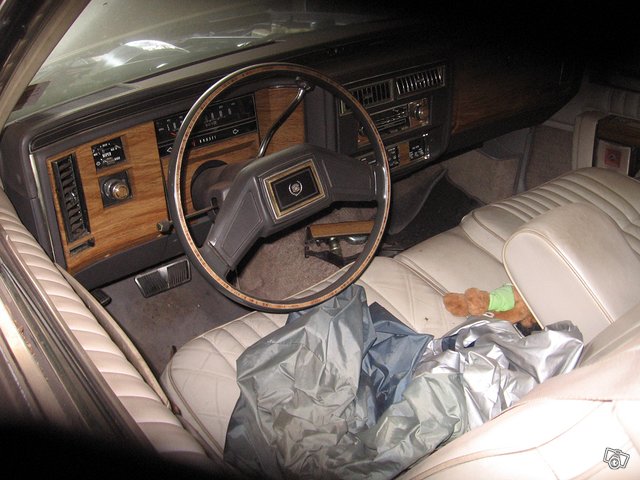 Cadillac Coupe de Ville 3