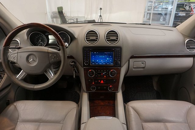Mercedes-Benz GL 9